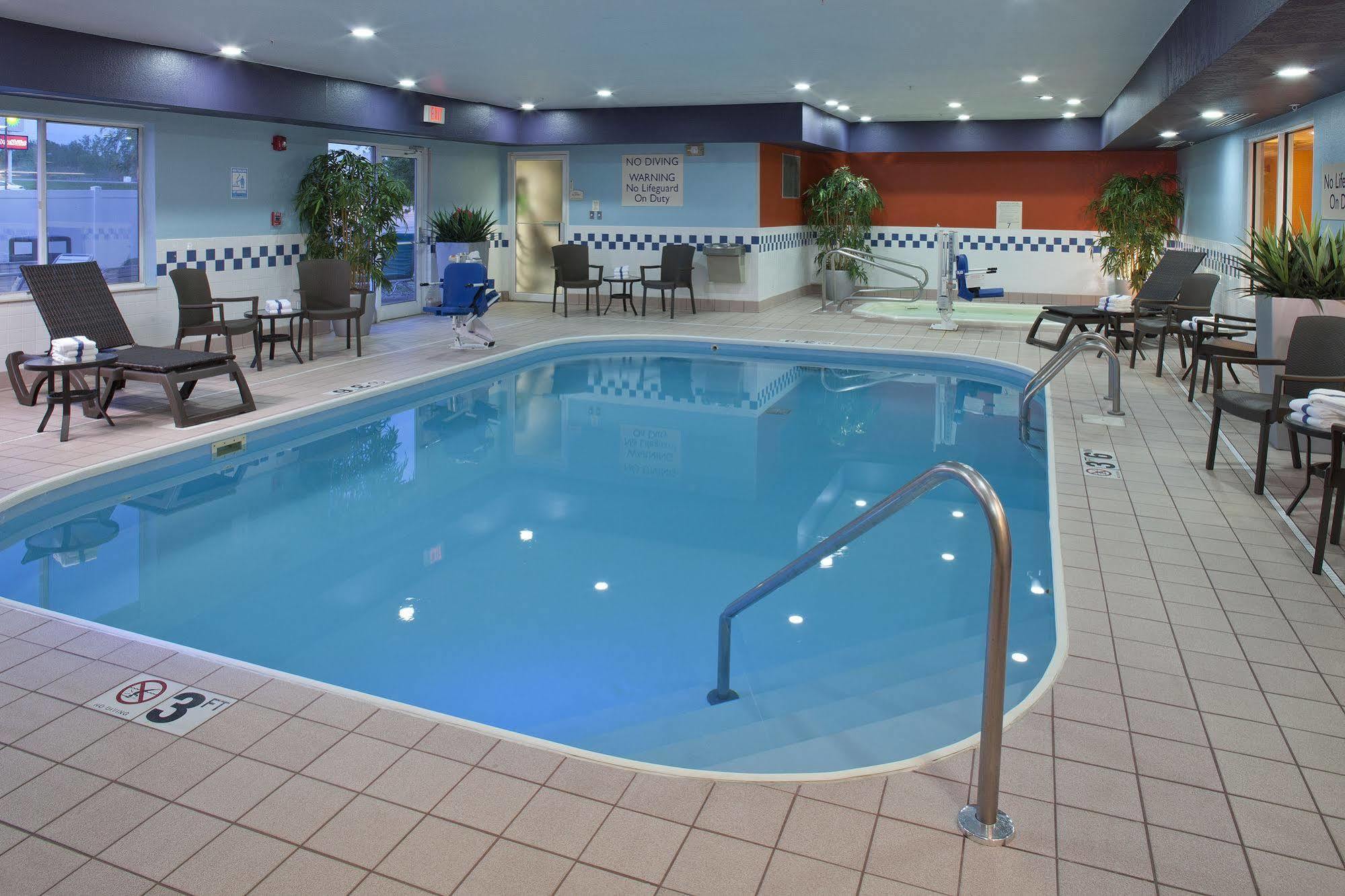 Fairfield Inn by Marriott Richmond New Paris Exterior foto